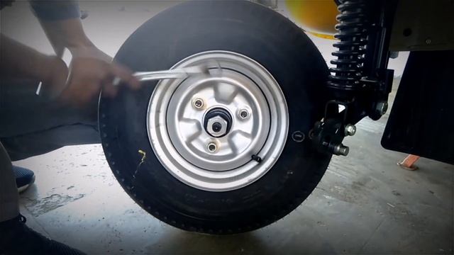 How To Change Front Wheel || Bajaj re maxima ||Maxima z || Bajaj auto change front wheel смотреть онлайн