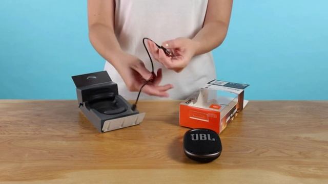 JBL Clip 4: Portable Speaker with Bluetooth, Built-in Battery смотреть онлайн