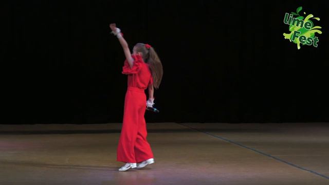 Нелли Елисеева (9 лет) "Льется музыка" муз.В. Добрынин сл. Л. Дербенев смотреть онлайн