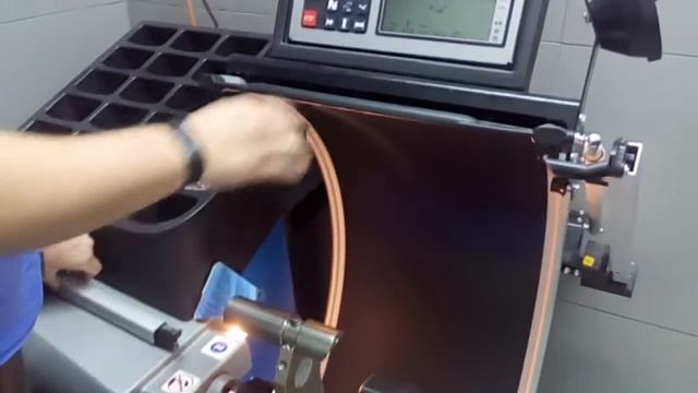 Балансировочный станок (стенд) Hofmann Geodyna 6300-2 смотреть онлайн
