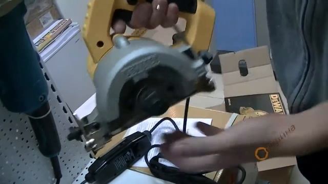 Диамантен циркуляр DeWalt DWC410 - 1300W смотреть онлайн
