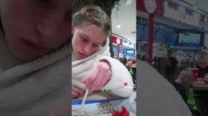 кто как ест роллы...