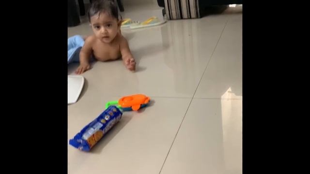 How to train baby to crawl |baby is lerning to crawl | Saanvi is exploring new things and sounds смотреть онлайн