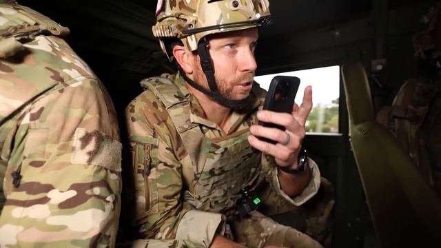Military Mere Piche Padhi hai смотреть онлайн
