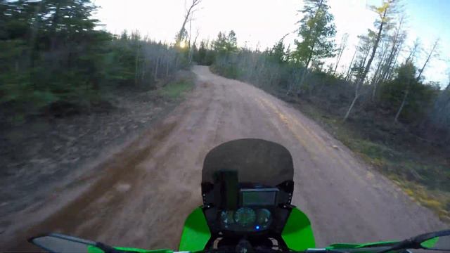 Shifting The KLR650 Without The Clutch!? | Harrison Hills Wisconsin смотреть онлайн