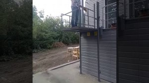 Вертикальный электрический подъемник ПТУ001 для людей с ограниченными возможностями.