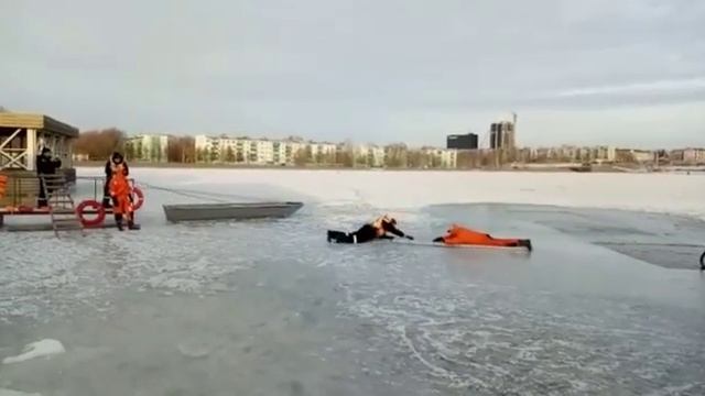 Способы спасения провалившегося под лед смотреть онлайн