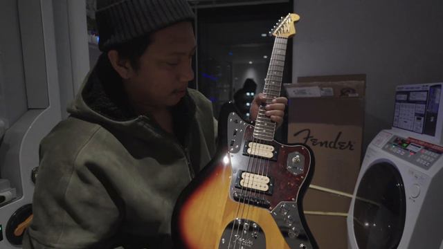 KURT COBAIN GUITAR UNBOXING смотреть онлайн