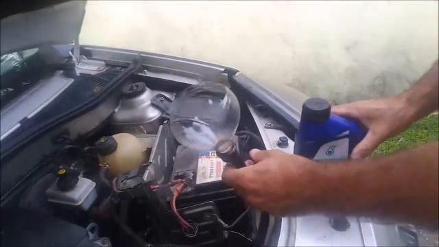 Óleo da Caixa de Marchas do #Sandero, como completar. смотреть онлайн