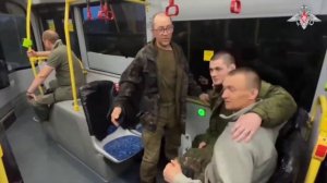 Российские военнопленные в автобусе