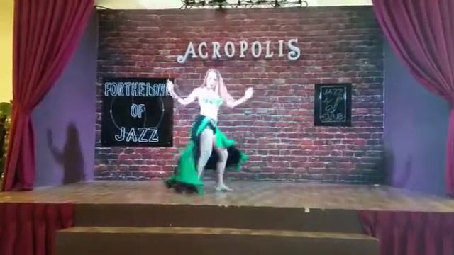 Karina de la Rosa en Acropolis Center смотреть онлайн