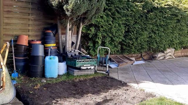 Перестройка началась.Чем привлекает наш двор. Оригинальные решения служат украшением двора./61 смотреть онлайн