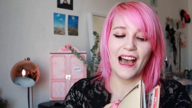 WHAT'S IN MY BAG - Love Moschino Bag Edition смотреть онлайн