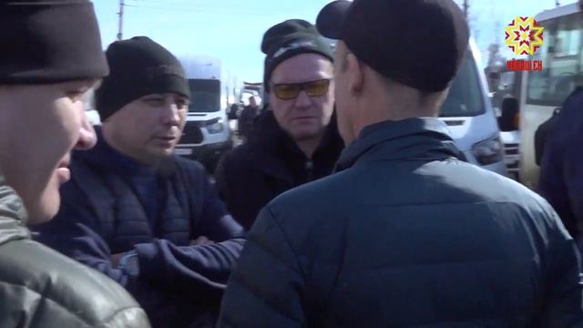 В Чебоксарах взбунтовались маршрутчики и не вышли в рейсы одного из направлений смотреть онлайн