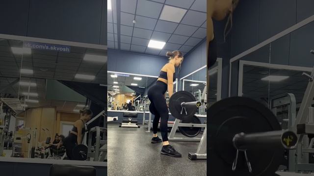 Присед сумо со штангой смотреть онлайн