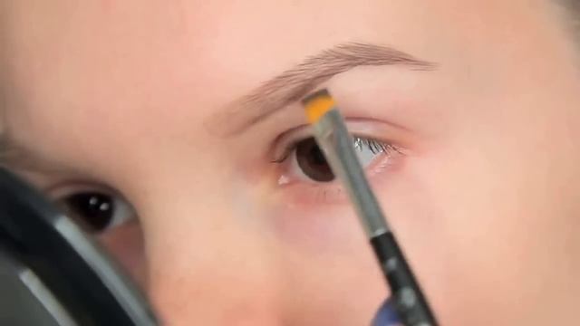 Рисуем брови тенями смотреть онлайн