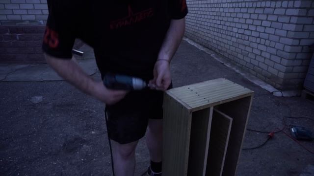 Самый маленький сабвуфер в мире! Урал Патриот 6.5 в ЧВ из шкафа. Босяцкий SPL.