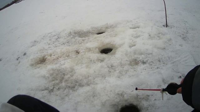 Зимняя рыбалка на речке Тура смотреть онлайн