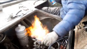 Зимний запуск ГАЗ-66 после простоя. Взрыв карбюратора!