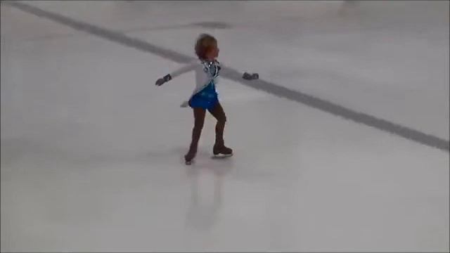 Elise Ice Skating to Puttin On the Ritz смотреть онлайн