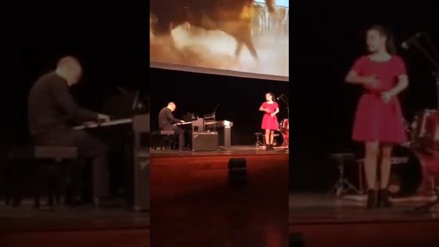 Piano and castanets/Piano y castañuelas смотреть онлайн