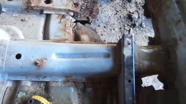 Нормальная снаружи,// гнилющая внутри//. Разборка и замена днища.//ВАЗ 2112//.. смотреть онлайн