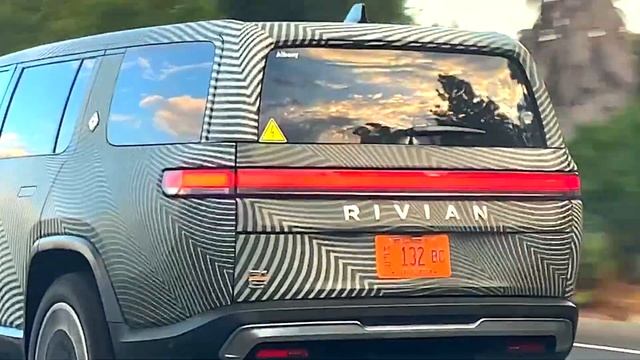 Electric SUV RIVIAN R1S spotted смотреть онлайн