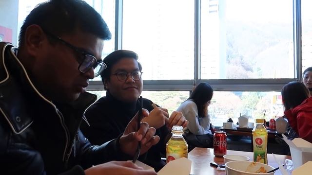 ?? Visiting Muslim Friendly Ski Resort? Vivaldi Park VLOG смотреть онлайн