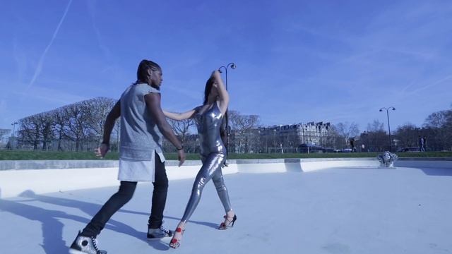 ENAH & POCAHONTAS DANCE AT THE EIFFEL TOWER (Paris, France) ?? смотреть онлайн