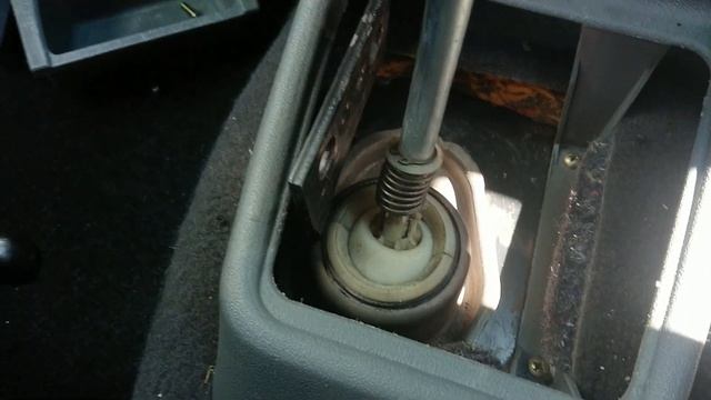 Citi Golf MK1 Gear knob re tightening and ball lubrication смотреть онлайн