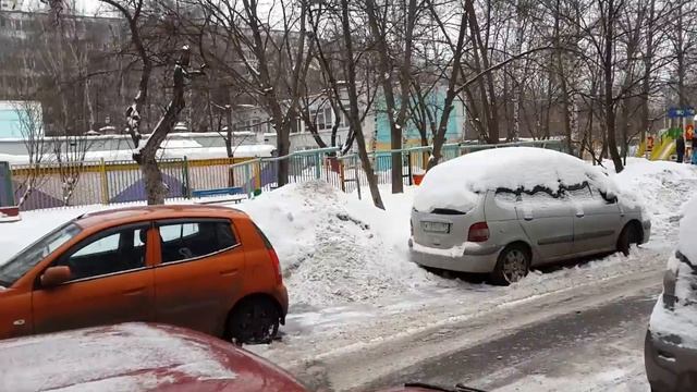 Ищем в снегу яйца Велли с сюрпризом/Открываем WELLY сюрприз с  машинками \Welly Surprise Egg Openin