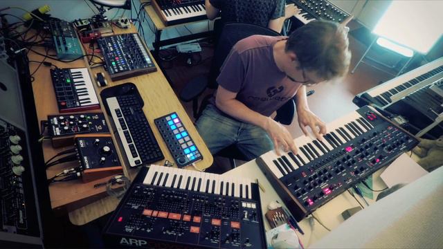 2x sub37 + REV2 + OB6 = analog madness! смотреть онлайн