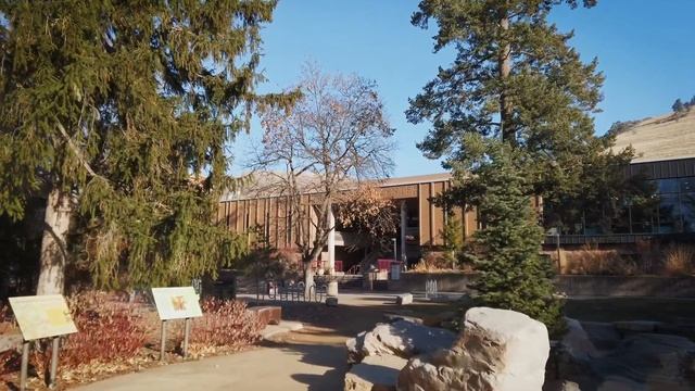 Missoula - University of Montana Campus Tour - City Walks - Virtual Walk Treadmill Walking Scenery смотреть онлайн