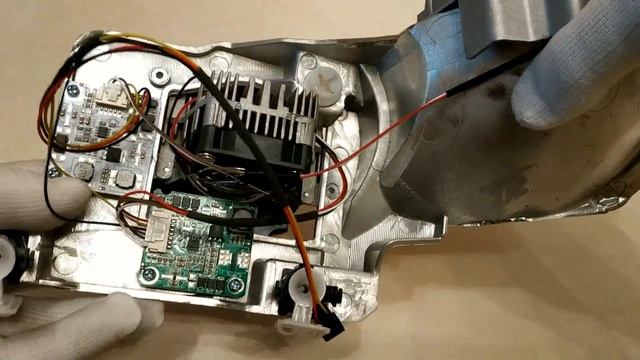 Разбираем и сравниваем китайские фары для Тойоты Прадо 150 смотреть онлайн