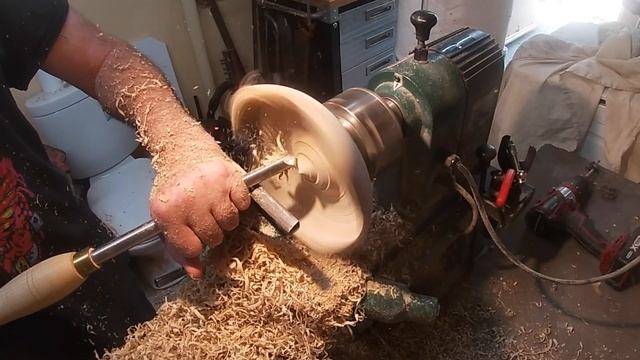 Woodturning heart shaped live edge pittosporum bowl. смотреть онлайн