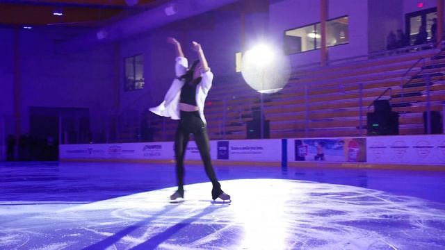 Alissa Czisny skates to "Chasing Cars" by Tommee Profitt and Fleurie for 'Sk8 to Elimin8 Cancer' смотреть онлайн