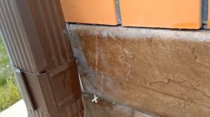 Облицовка цоколя декоративным камнем/ Facing the base with decorative stone