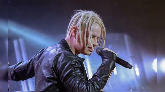 ЭТОГО НЕ ПОКАЖУТ ПО ТВ! ПЕВЦУ ШАМАНУ ОПЯТЬ ВСТАВЛЯЮТ ПАЛКИ В КОЛЕСА! смотреть онлайн