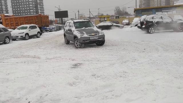 Chevrolet Niva 1.7. 4x4 смотреть онлайн