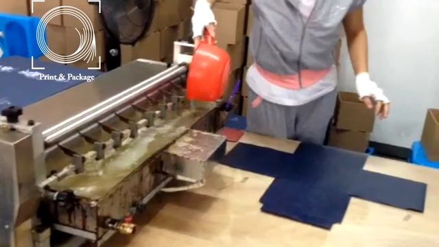Клеемазательная машина для желатинового клея YL 700 смотреть онлайн