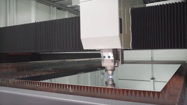 How does the CNC Fiber laser cutting machine work? - Factories смотреть онлайн