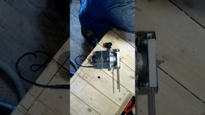 Как закрепить ручной фрезер к столу