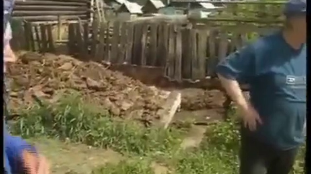 Ссора бабки с дедом из-за навоза смотреть онлайн
