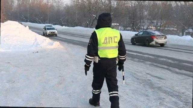 Автоюрист пояснил, что делать водителю, если дорожную разметку не видно под снегом