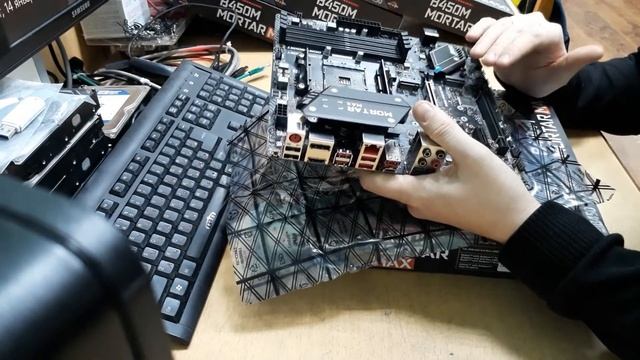 MSI B450M MORTAR MAX. Первое знакомство, распаковки и мини обзор. смотреть онлайн