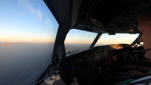Visual approach runway 34 Corfu Kerkira Ioannis Kapodistrias Airport Greece (CFU LGKR) in 4K. смотреть онлайн