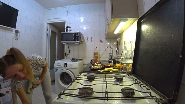 Отвезли резину на Hyundai. Таня готовит пиццу. Наши будни смотреть онлайн