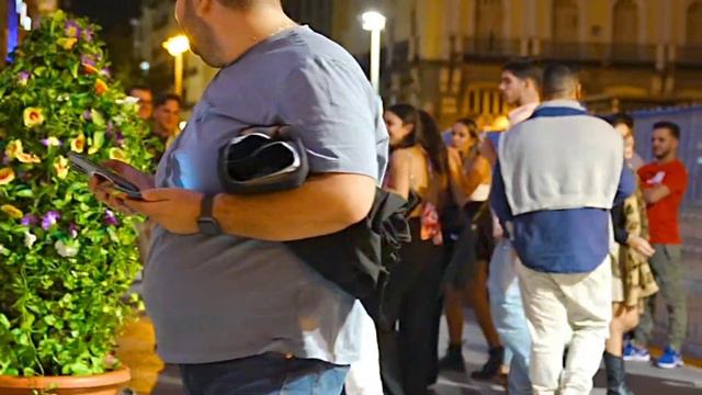 Bushman Prank: Scaring Everyone who Passes by My Side !!! смотреть онлайн