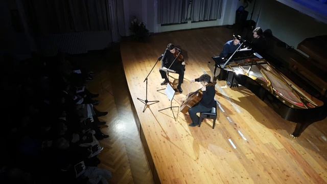 L. van Beethoven piano trio op.70 n 2 extracts смотреть онлайн