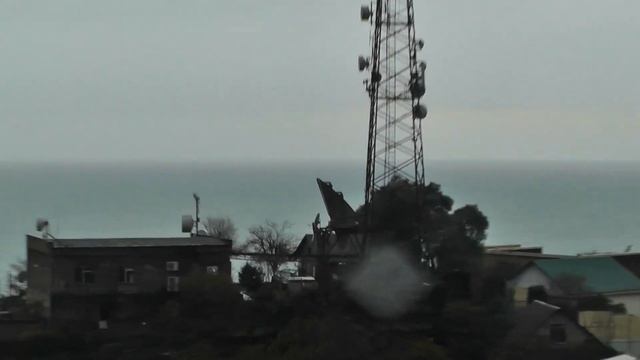 Прогулка по МАНДАРИНОВОЙ и ПОСТАПОКАЛИПТИЧЕСКОЙ ГАГРЕ , кучи собак , ШТОРМ НА МОРЕ [Абхазия День 2] смотреть онлайн